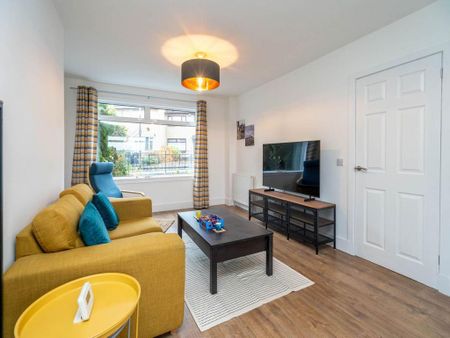 3 bedroom semi-detached house to rent - Photo 2