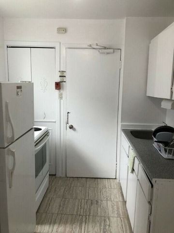 For Lease - 2015 Davenport Road Unit# 5, Toronto, Ontario - Photo 3