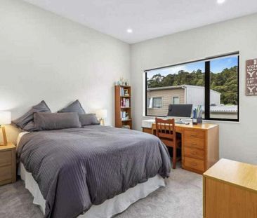 Near-New Home in Prime Albany location - Photo 2