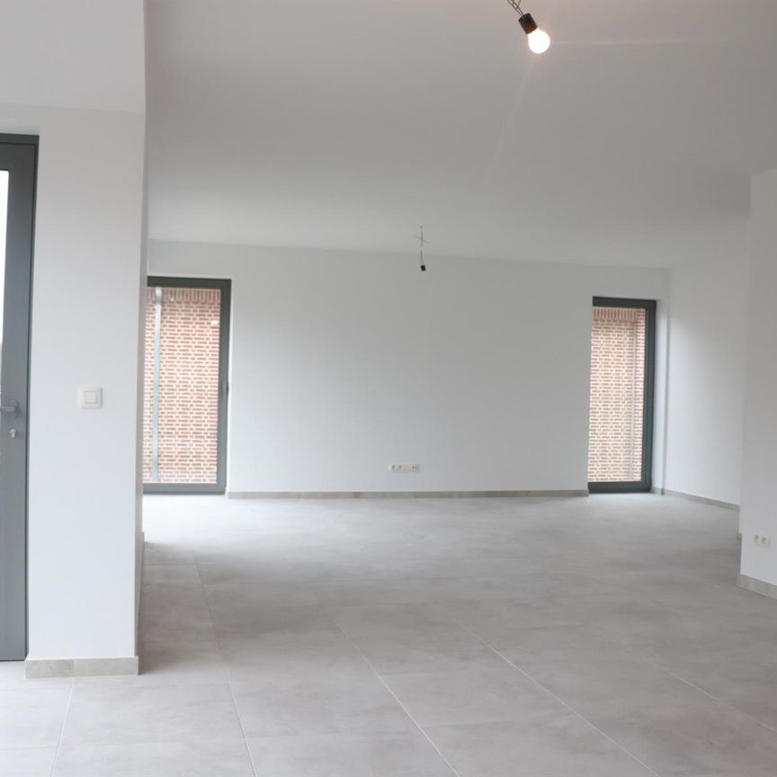 Zeer ruim duplex appartement met 3 slaapkamers - Photo 1