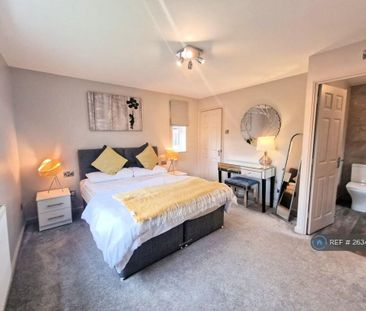 4 bedroom detached house to rent - Photo 2