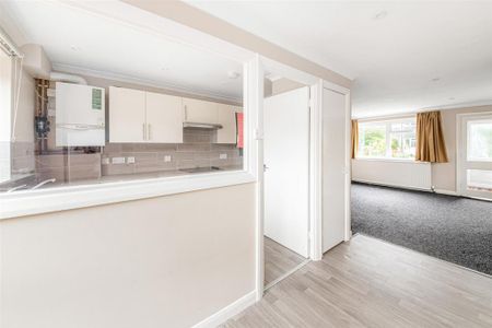 3 bedroom semi-detached house to rent - Photo 3