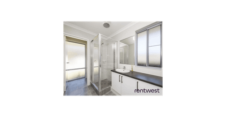 SPACIOUS HOME WITH DUCTED REVERSE CYCLE AIR - Photo 2