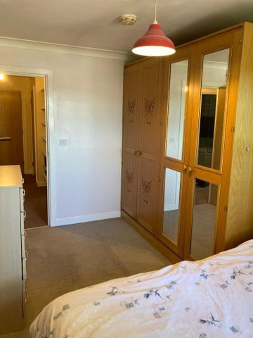 2 bedroom flat to rent - Photo 4