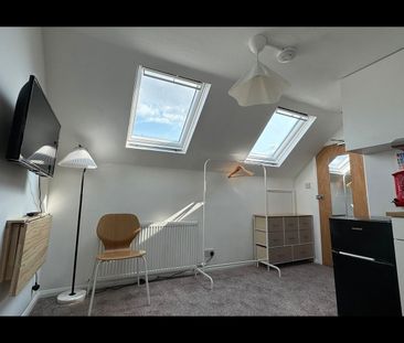 Studio Flat, London, NW2 - Photo 2