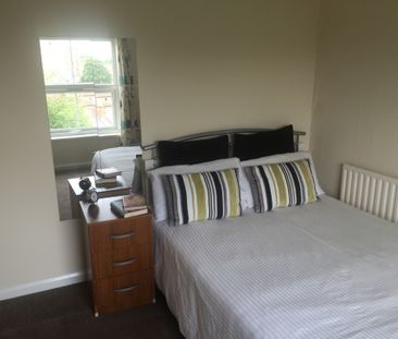 3 Bedroom Terraced To Rent in Lenton - Photo 3