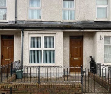 Partly Furnished 2 Bedroom Terrace - Photo 1