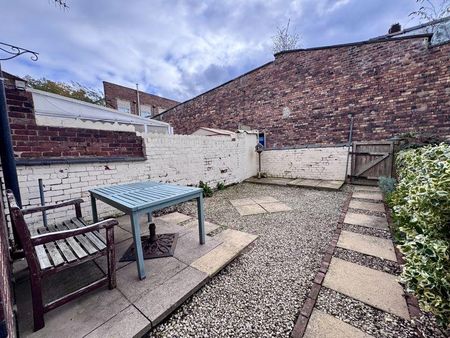 2 bedroom terraced house to rent - Photo 2