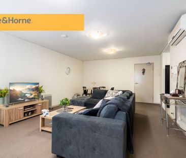 This apartment is sure to impress!!! - Photo 2