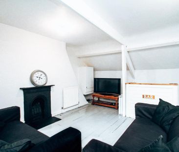 8 bedroom private hall to rent - Photo 1