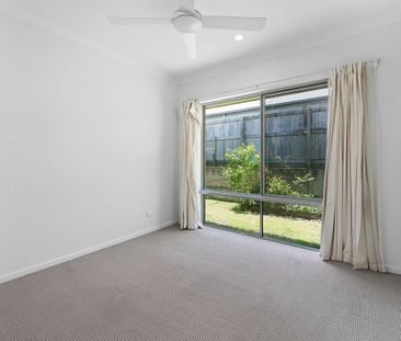 Spacious Four Bedroom Coomera Home with Additional LIving Space - Photo 1