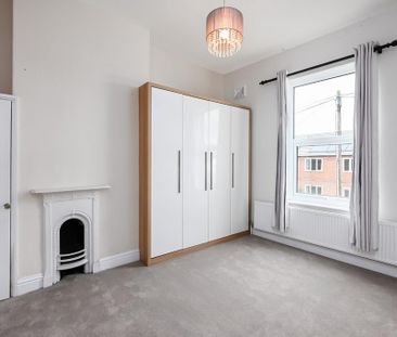 2 bedroom terraced house to rent - Photo 2