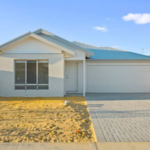 Modern Family Living in a Convenient Location - Photo 3