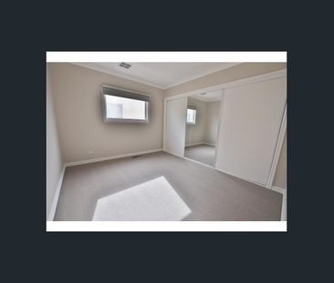 CITY WIDE Real Estate - LARGE 4 Bedroom Townhouse, with cooling and... - Photo 1