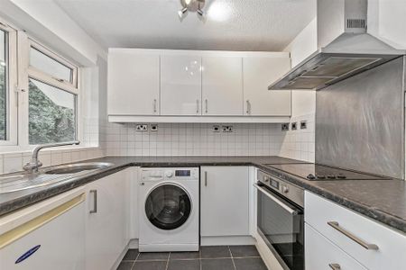 2 bedroom maisonette to rent - Photo 4