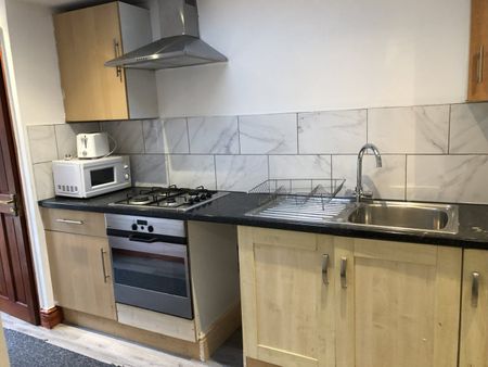 2 Bed Flat, Donnington Gardens, RG1 - Photo 5