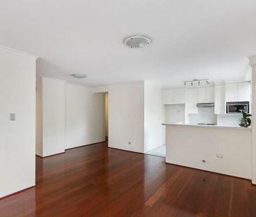 Spacious two bedroom in a central location - Photo 3