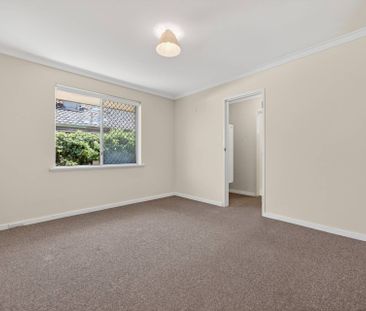 Family Living with Pool - Photo 6