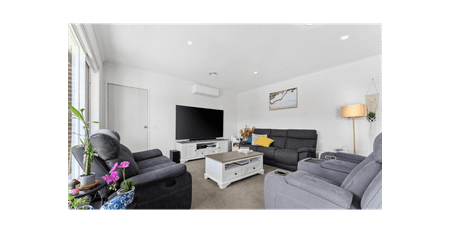 Modern 4-Bedroom Family Home - Photo 2