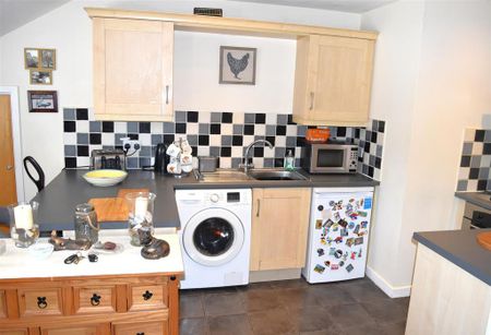 2 bedroom flat to rent - Photo 3