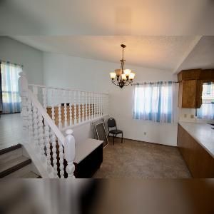 3 Bed 1.5 Bath Suite Single Garage Central Edmonton - Photo 4