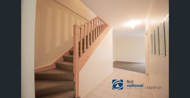 Spacious 4-Bedroom Townhouse in Central Melton! - Photo 1