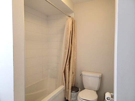 For Lease - 180 Cranesbill Road, Kanata, Ontario - Photo 1