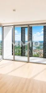 Waterfront Elegance: DC2 Tower 2 Zimmer mit 15 m² Loggia - Photo 1