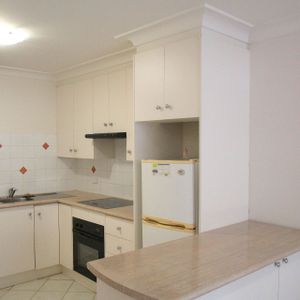 Loft Style Apartment in the Heart of Chatswood &ast;&ast; Available 28&sol;03&sol;25 &ast;&ast; - Photo 3