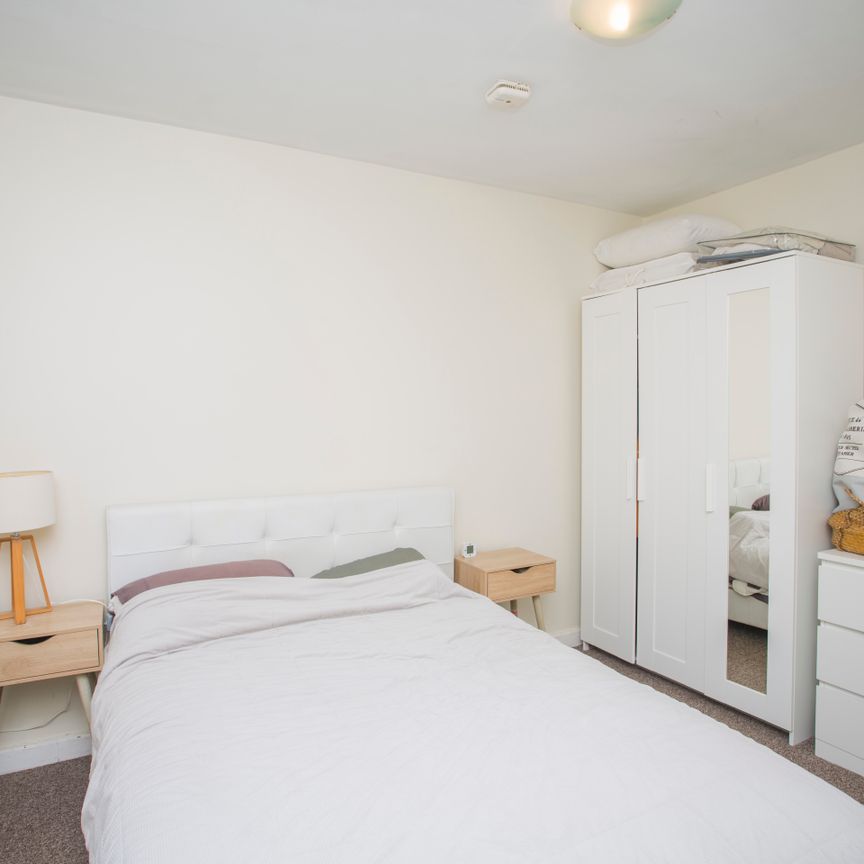 Low-maintenance, lock-and-leave lifestyle! - Photo 1