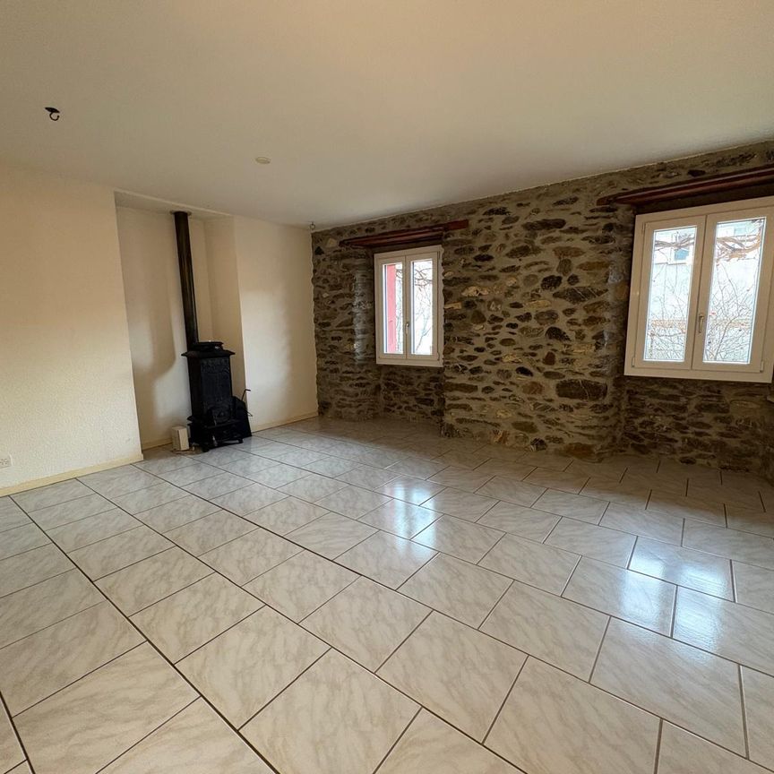 Bel appartement de 2.5 pièces avec cachet - Photo 1