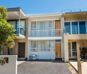 ASPENDALE BEACH AT YOUR DOOR STEP! - Photo 3