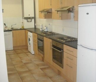 6 Bed - Apartment - Bradford - Photo 5