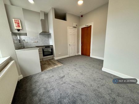 Studio to rent - Photo 2