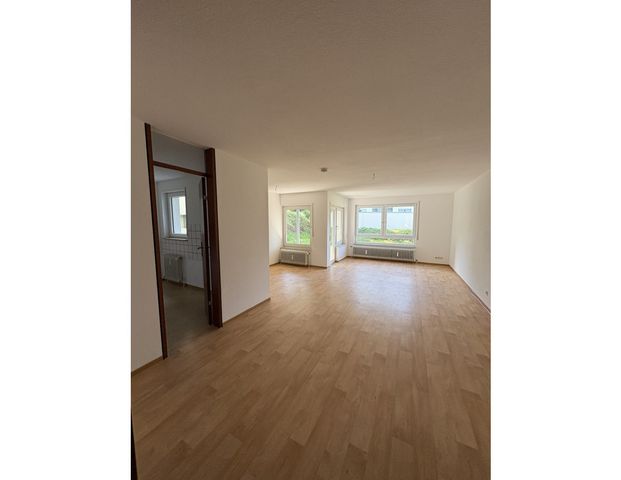 3 Zim.-Whg., Terrasse , ideal für junge Familie - Wohnberechtigungsschein erforderlich ab 3 Personen - Foto 1