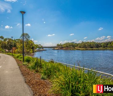 Stylish Greenway Apartment with Balcony and Study Nook - Photo 3