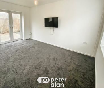 Duffryn Crescent, Llanharan, PONTYCLUN - Photo 4