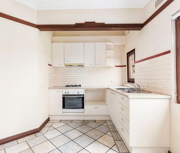 Two bedroom apartment, pets considered - Photo 5