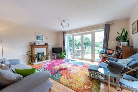 Winchilsea Crescent, West Molesey, KT8 - Photo 2