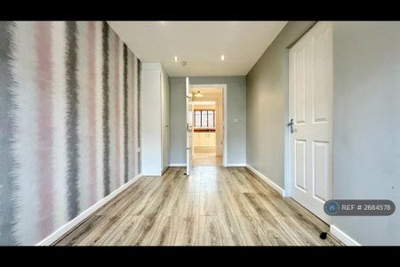 3 bedroom detached house to rent - Photo 4