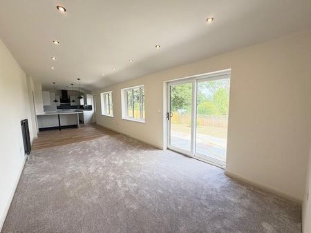 3 bedroom bungalow to rent - Photo 2