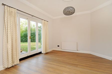 5 bedroom detached house to rent - Photo 2