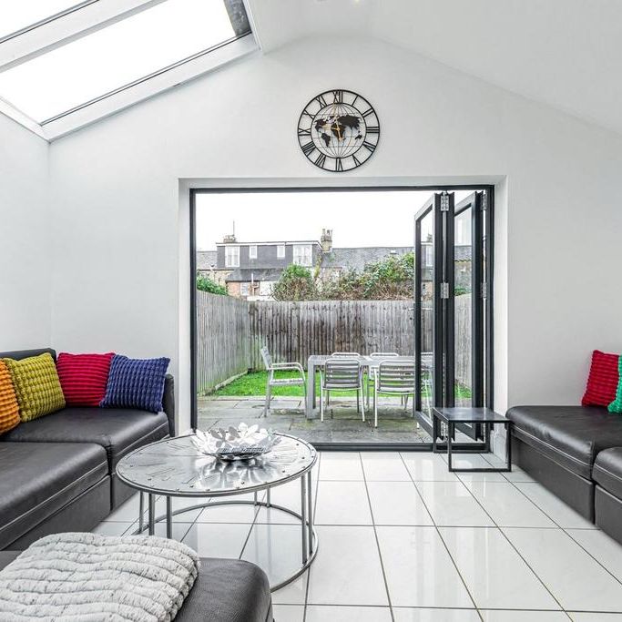 6 bedroom terraced house to rent - Photo 1