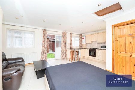 Studio to rent - Photo 2