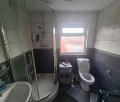 6 Bed - 55 Chestnut Avenue, Hyde Park, Leeds - LS6 1AZ - Student - Photo 5