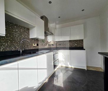 4 bedroom terraced house to rent - Photo 3