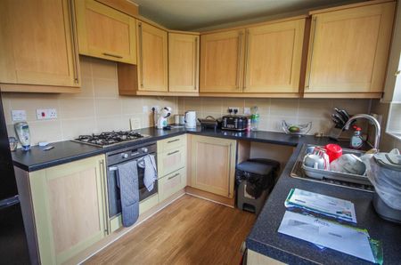 Harrolds Close, Dursley - Photo 3