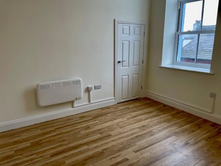2 bedroom Flat To Let - Photo 2