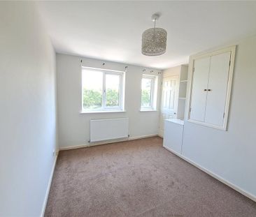 2 bedroom end of terrace house to rent - Photo 3