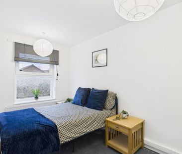 1 bedroom in a house share to rent - Photo 2